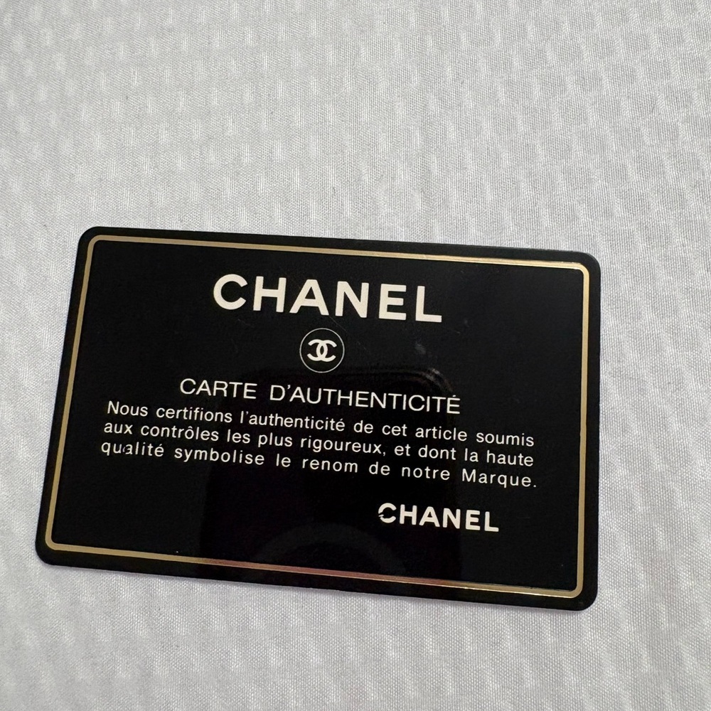 CHANEL Black Leather Bucket Bag - Picture 6 of 16